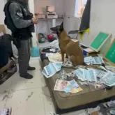 Pol�cia acha f�brica de dinheiro falso dentro do Complexo da Mar�