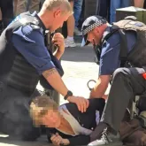 Mulher � acusada de esfaquear quatro homens em Londres