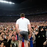 Torcedor do Aston Villa mostra as partes �ntimas em final da Supercopa e choca a web