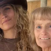 Paris Jackson conta como foi seu primeiro encontro com a m�e, Debbie Rowe