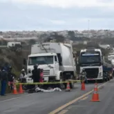 Caminh�o atropela e mata ciclista na BR-116, em Vit�ria da Conquista