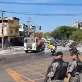 Protestos contra a��o policial fecham vias no Rio e deixam tr�nsito ca�tico