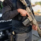 Pol�cia apreende arma, drogas e celulares em opera��o na Bahia