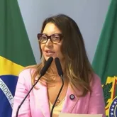Janja homenageia Marisa, ex-esposa de Lula, durante lan�amento da campanha