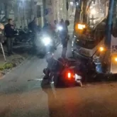 Assalto termina em acidente com moto e �nibus no Rio