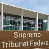 STF adia julgamento sobre elei��o no Rio; interino continua no cargo
