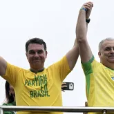 Campanha de Fl�vio Bolsonaro confia em novas pesquisas e aposta em 'estagna��o' da disputa com Lula