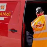 Royal Mail erra metas de entrega de novo apesar de plano para acabar com 2� classe aos s�bados