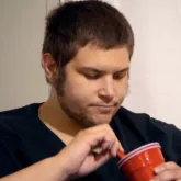 Homem que emagreceu 270 kg em reality agora sofre com 'bola' de 45 kg pendurada entre as pernas