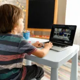Telas e redes sociais est�o bagun�ando a mente dos jovens e estragando a vida escolar