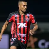 Justi�a aceita sa�da de Lucas Braga do Vit�ria e barra indeniza��o milion�ria do jogador