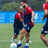 Everton Ribeiro volta a treinar forte e Bahia ensina novo esquema no campo sob a chuva