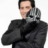 Mister M revela: o m�gico mascarado do Fant�stico vive no Brasil e volta aos palcos por crian�as