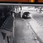 V�deo mostra motorista fugindo ap�s atropelar e matar ciclista no litoral de S�o Paulo