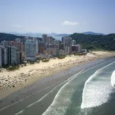 Feriado: 82% das praias do litoral de SP est�o livres para banho, mas chuva obriga espera de 24 horas