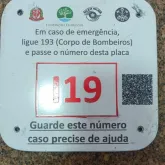 Como placas e QR Codes ajudam a encontrar pessoas perdidas na Serra do Mar