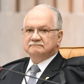 Fachin tenta acalmar briga entre Moraes e Mendon�a e leva caso ao plen�rio