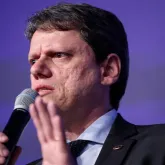 Tarc�sio de Freitas pula desfile c�vico em SP e manda vice no lugar