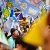 Fl�vio Bolsonaro repete cena do ataque ao pai em Juiz de Fora