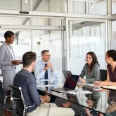 Como liderar pessoas come�a antes de ocupar cargo, ensina workshop do UniSenai