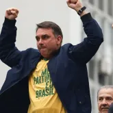 Fl�vio Bolsonaro acusa Lula de ser ladr�o e incompetente em com�cio na Bahia