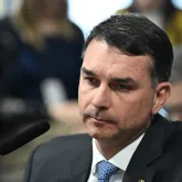 Fl�vio Bolsonaro lamenta morte de Rick e mostra v�deo do cantor tocando para o pai