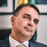 Fl�vio Bolsonaro acusa ministro Dino de usar justi�a para perseguir rivais pol�ticos