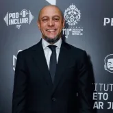 Roberto Carlos revela: perdi 99% do dinheiro no futebol por erros com empres�rios
