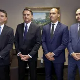 Financial Times compara fam�lia Bolsonaro � de Trump: 'T�o radical quanto disfuncional'