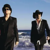 U2 lan�a novo �lbum 'Carnaval De Luz' com �ltima grava��o de Dolly Parton
