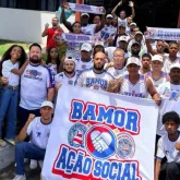 Torcida do Bahia faz doa��o coletiva de sangue em Salvador