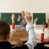 Como usar as elei��es para ensinar democracia �s crian�as: guia para pais e professores