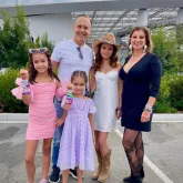 Familia de Chad Lowe compartilha v�deos emocionantes da filha Fiona, de 13 anos, que morreu em suic�dio