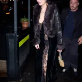 Dakota Johnson completa 37 anos com festa exclusiva e look ousado