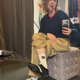 Billie Eilish muda o cabelo para loiro ruivo e surpreende os f�s