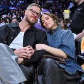 Minka Kelly e vocalista do Imagine Dragons terminam romance de quatro anos
