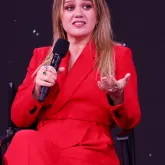 Kelly Clarkson critica loja em Nova York por trat�-la como se n�o pudesse pagar, comparando a situa��o � famosa cena de Pretty Woman