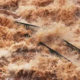 Cataratas do Igua�u chegam a 9 vezes o volume normal e fecham parque na Argentina