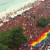 Multid�o gigante toma a praia de Copacabana em apoio a Lula