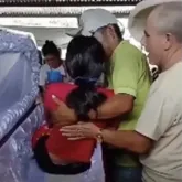 Adolescente de 15 anos se levanta viva dentro do caix�o em vel�rio na Guatemala