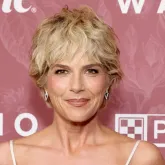Selma Blair agrediu tripula��o e foi presa ap�s crise de sa�de em voo