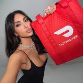 Kim Kardashian lan�a entrega rel�mpago da Skims pelo DoorDash