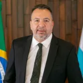 Ex-prefeito � preso por suspeita de comandar esquema de lavagem de R$ 7,6 bilh�es