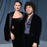 Selena Gomez revela forma 'simples e fofa' de comemorar 1� ano de casada com Benny Blanco