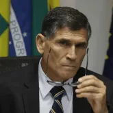 Ex-ministro chama alian�a dos Bolsonaro com Trump de vigarice e amea�a � soberania