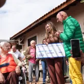 Luciano Hang cumpre promessa e leva idosa de 82 anos para conhecer a Havan de helic�ptero