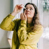 O que significa a nova variante 'American Covid'? Entenda os sintomas nos olhos
