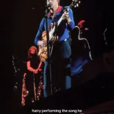 Harry Styles emociona f�s ao cantar nova can��o escrita em homenagem a amigo falecido