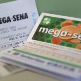 Sem vencedores, Mega-Sena acumula e vai a R$ 185 milh�es neste domingo