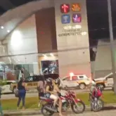 Mulher invade igreja com arma, dispara e quebra equipamentos em MG